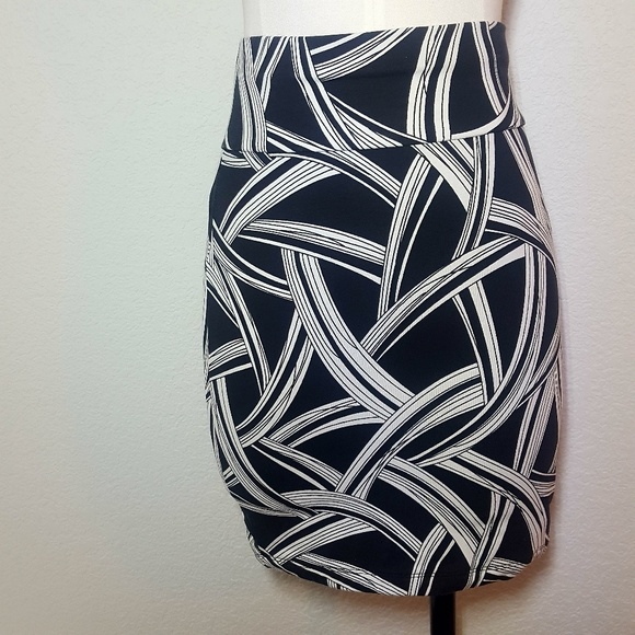 Forever 21 | Black & White Skirt | Large - Picture 3 of 5